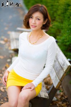 一女被两根凶猛挺进动态图