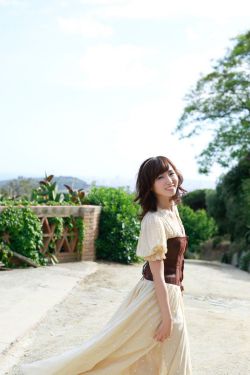 一把扯下肚兜 含着双乳